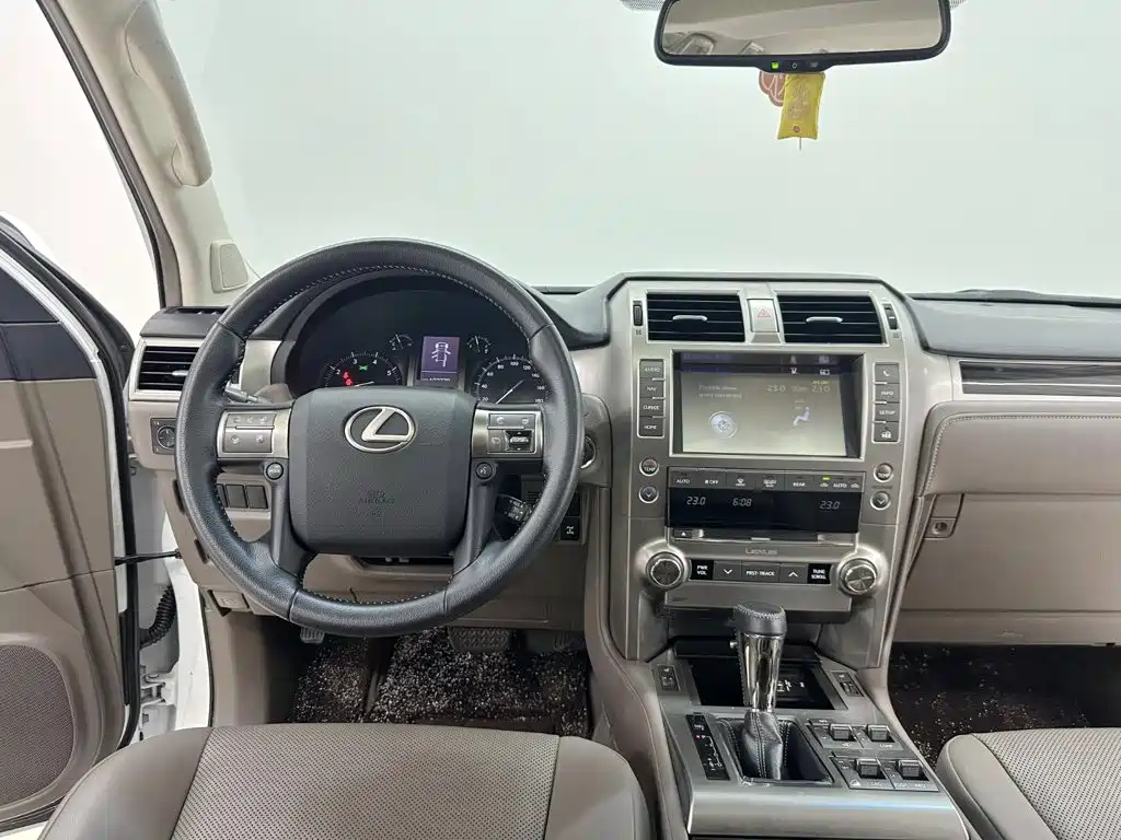 Lexus GX — фото 13