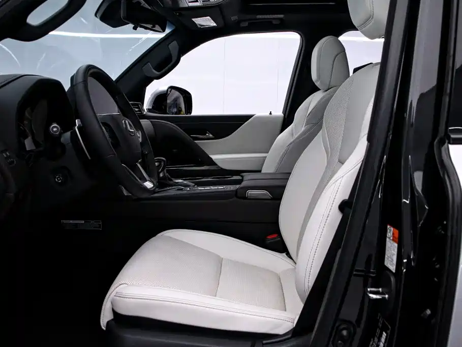 Lexus LX — фото 13
