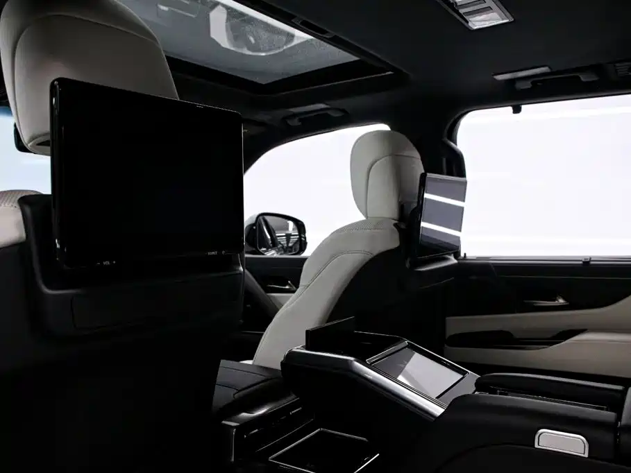 Lexus LX — фото 17