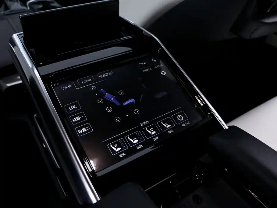 Lexus LX — фото 18