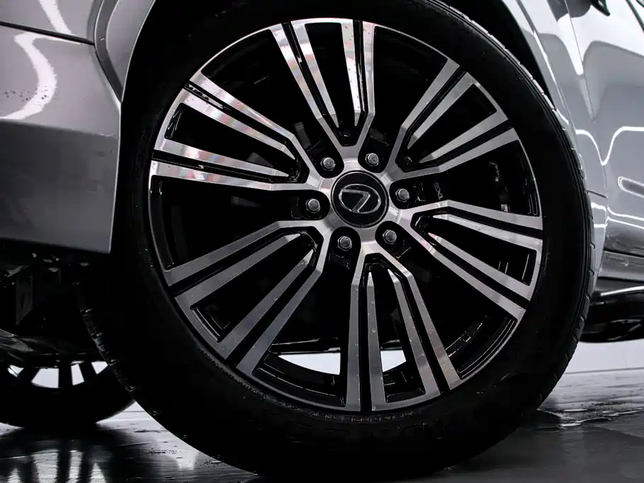 Lexus LX — фото 20