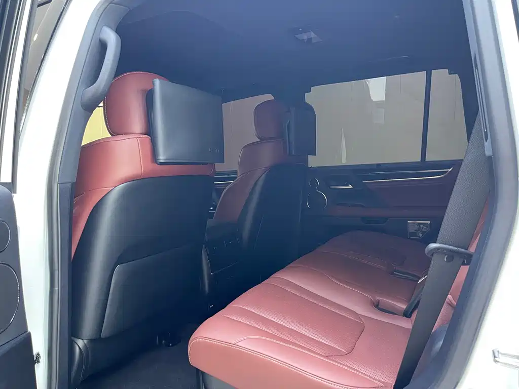 Lexus LX — фото 13
