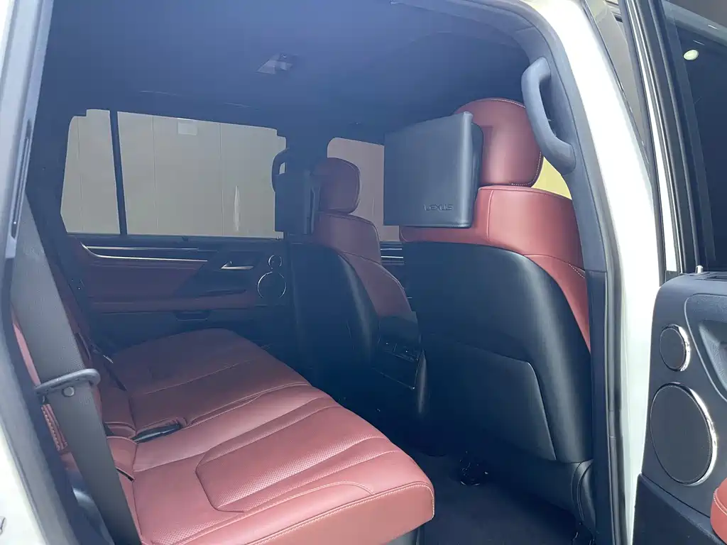 Lexus LX — фото 15