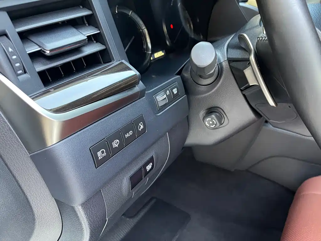 Lexus LX — фото 17
