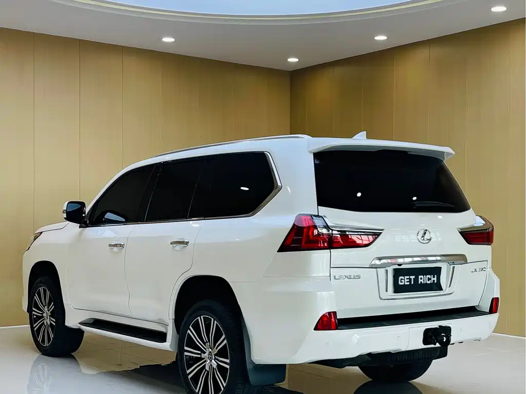 Lexus LX — фото 7