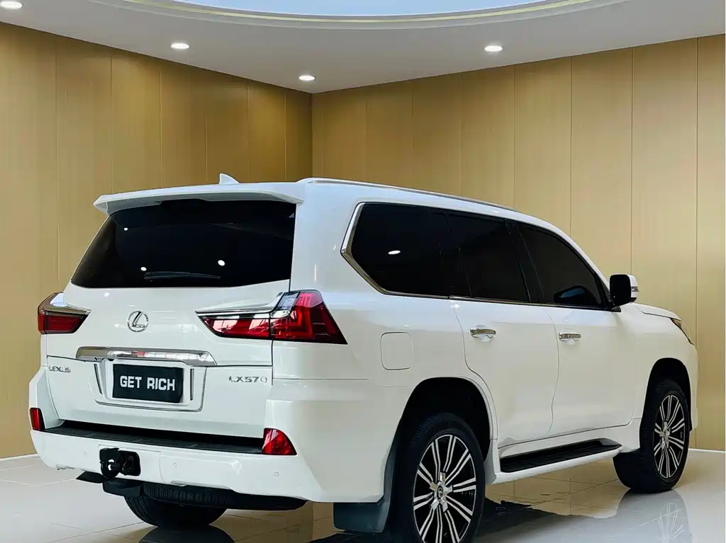 Lexus LX — фото 9