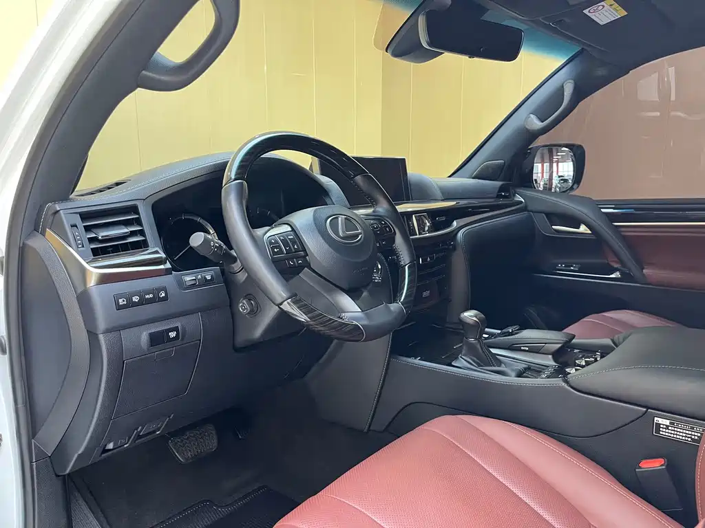 Lexus LX — фото 10