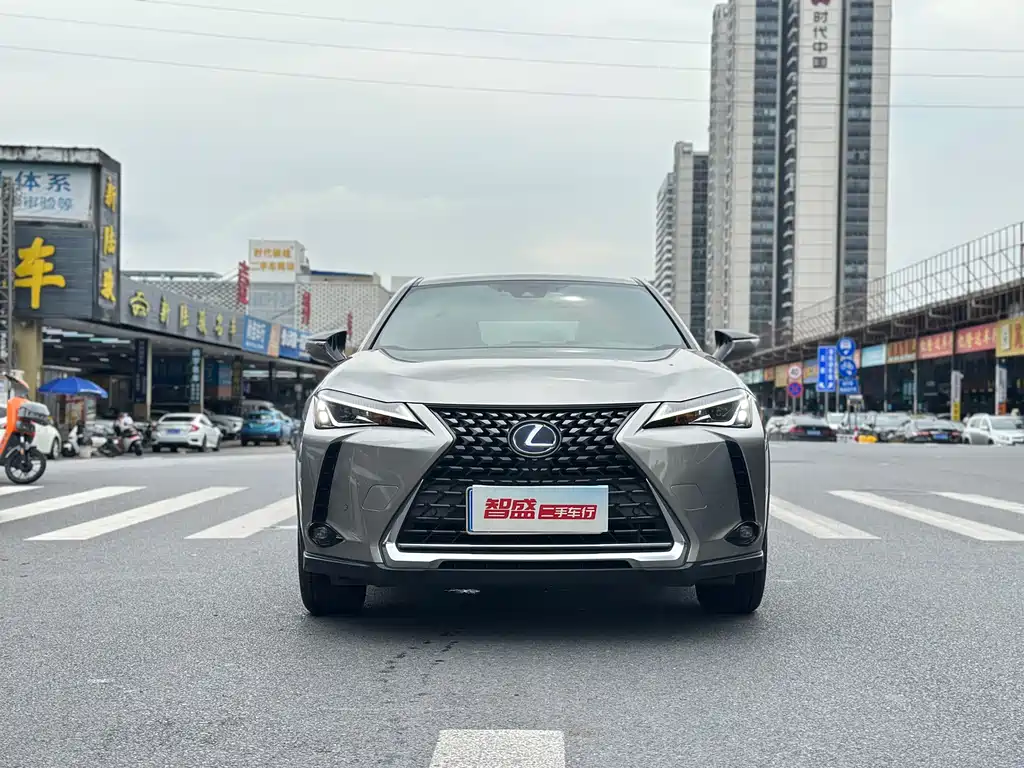 Lexus UX — фото 2
