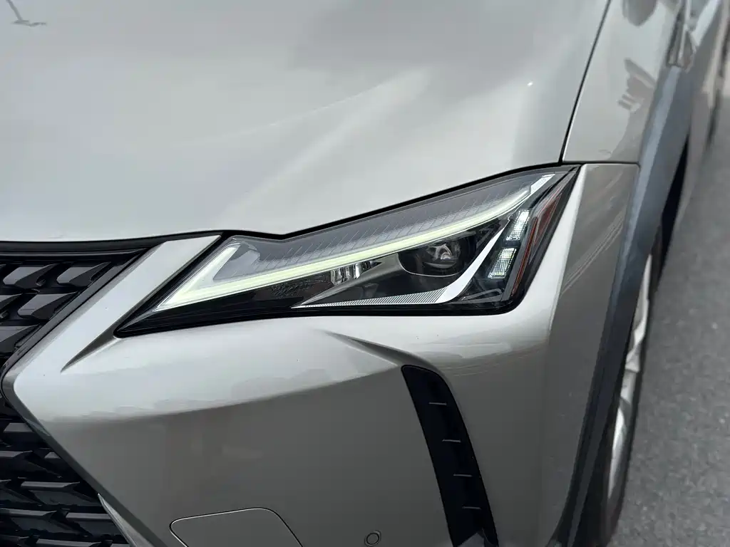 Lexus UX — фото 17