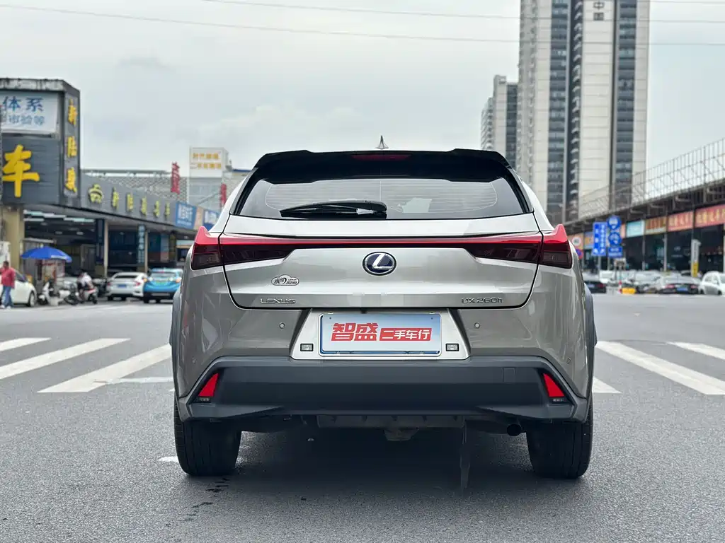 Lexus UX — фото 4