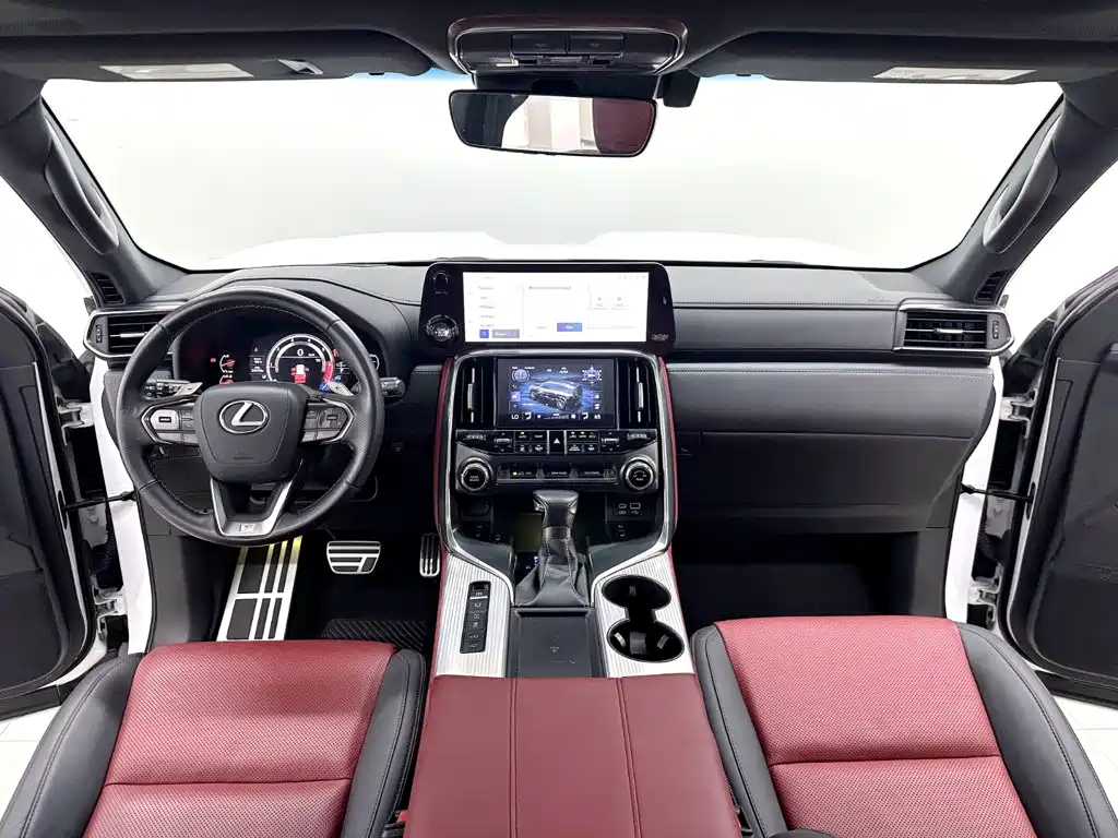 Lexus LX — фото 11