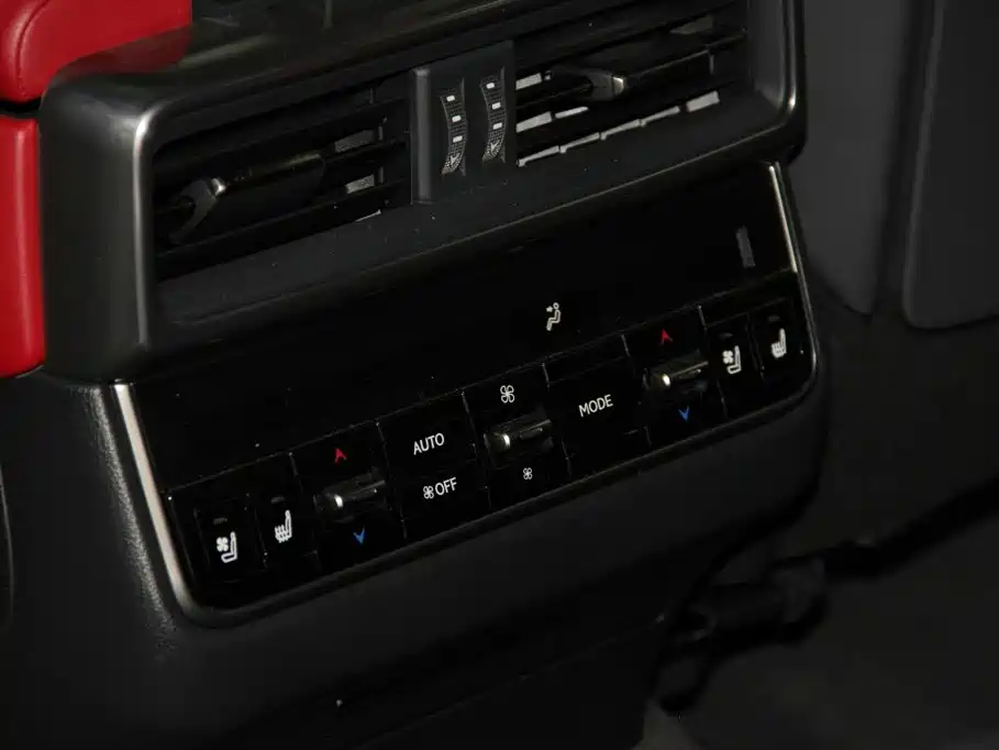 Lexus LX — фото 27