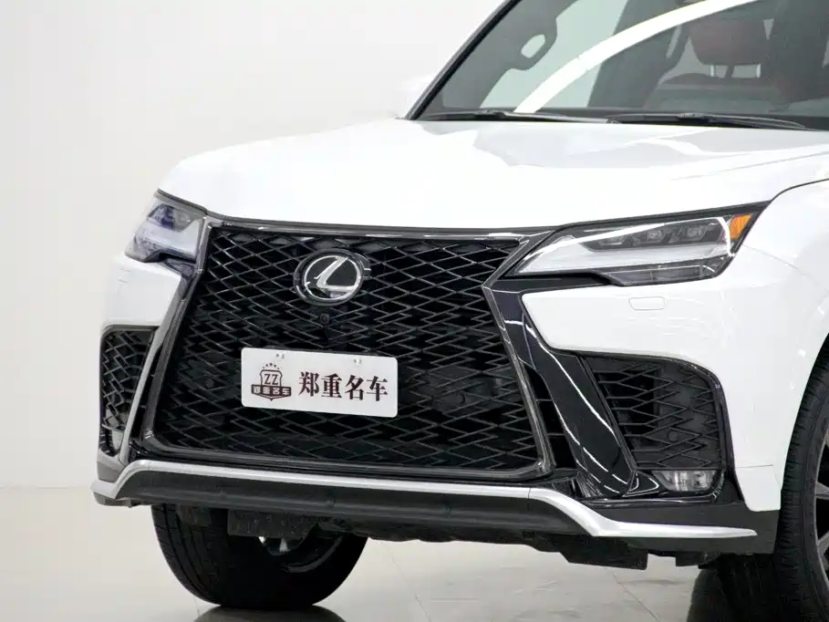 Lexus LX — фото 32
