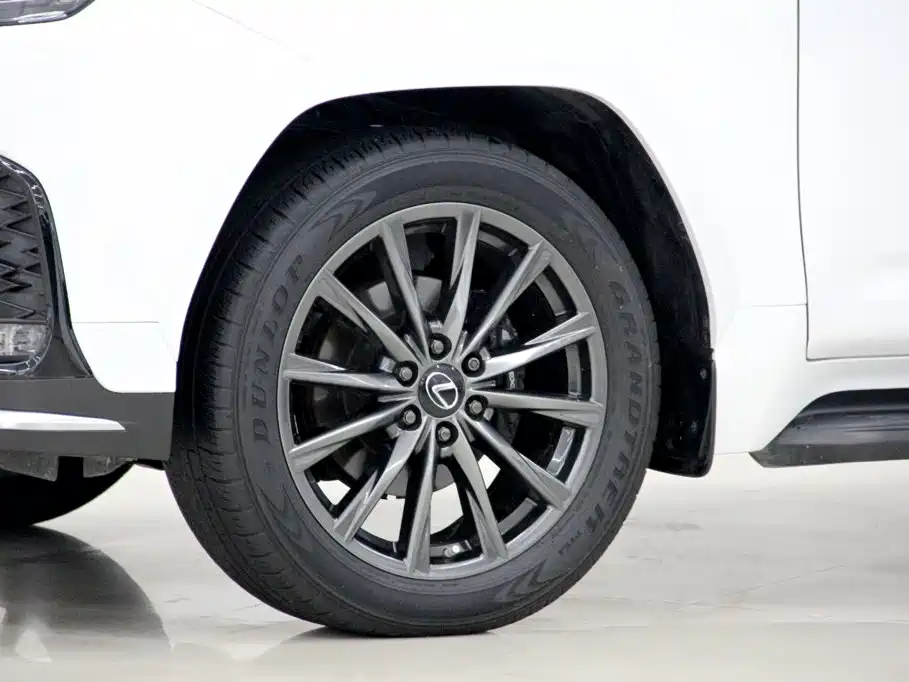 Lexus LX — фото 33