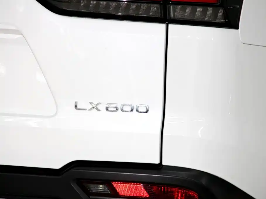 Lexus LX — фото 34