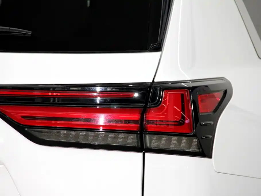 Lexus LX — фото 35