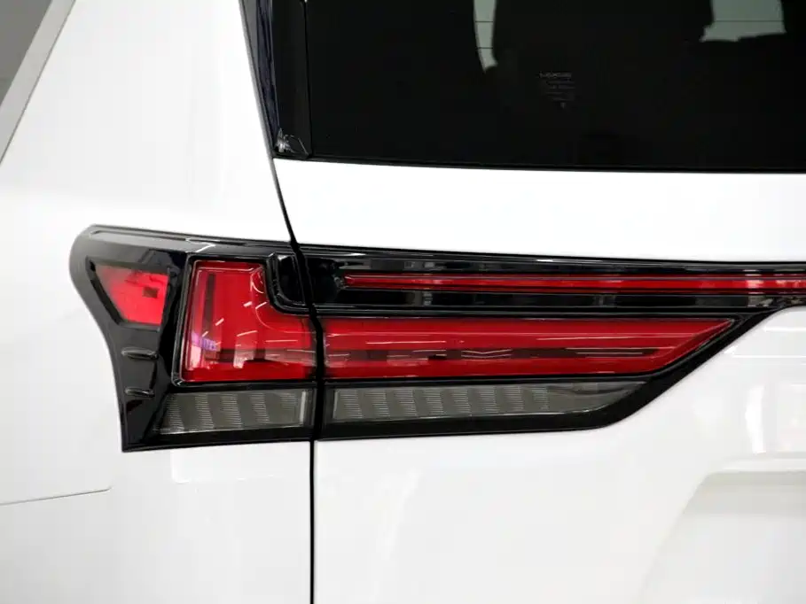 Lexus LX — фото 36