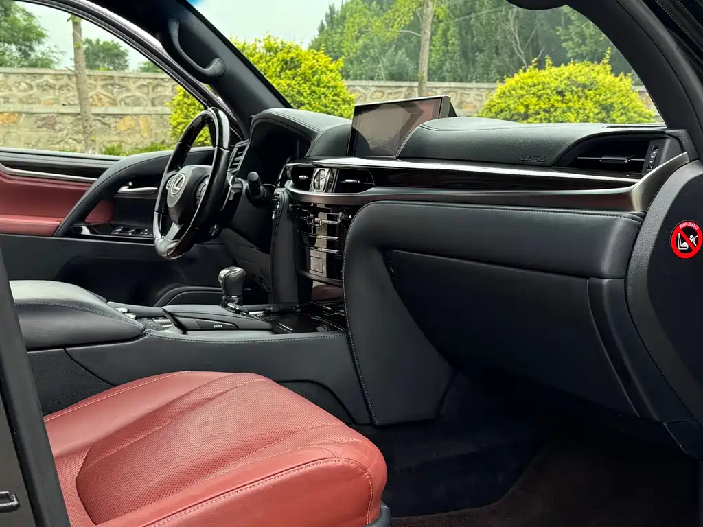 Lexus LX — фото 13