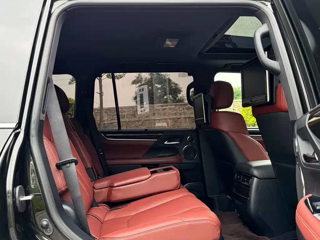 Lexus LX — фото 14