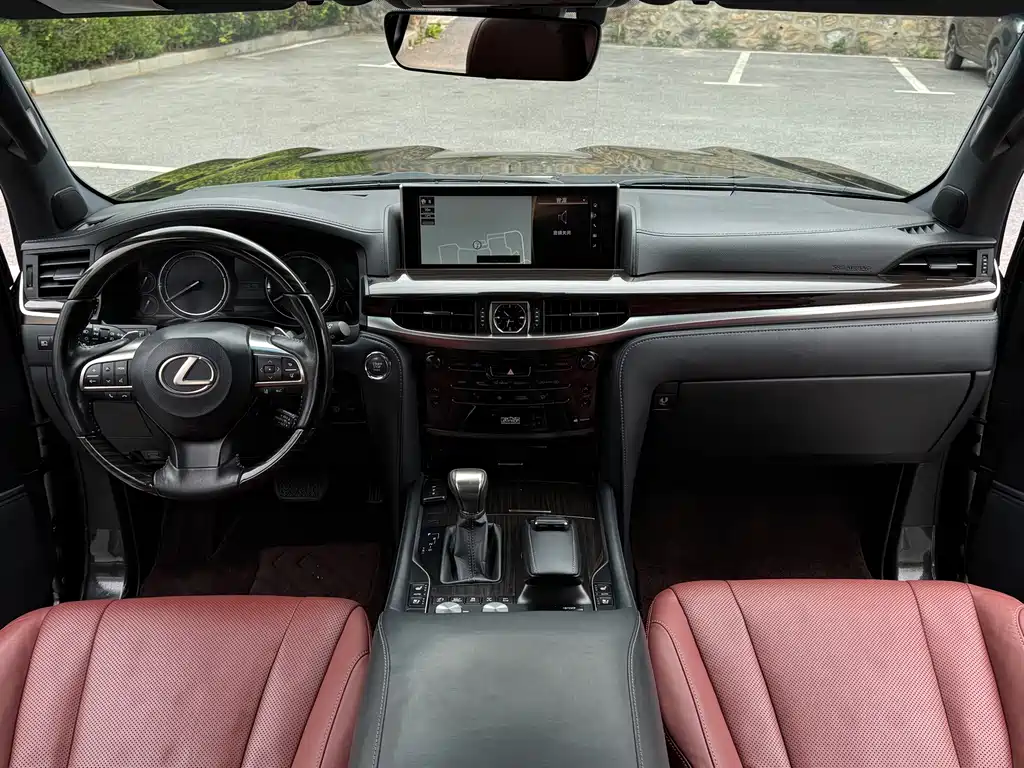 Lexus LX — фото 8