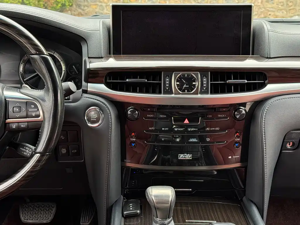 Lexus LX — фото 10