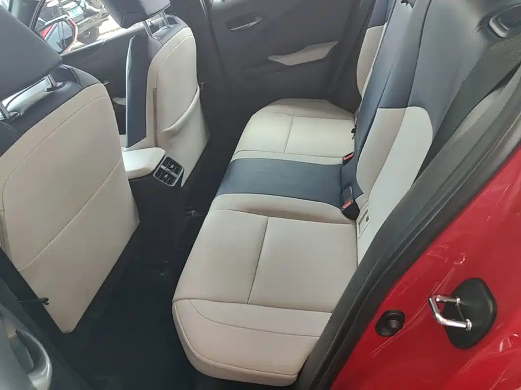 Lexus UX — фото 17