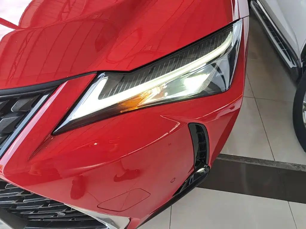 Lexus UX — фото 24