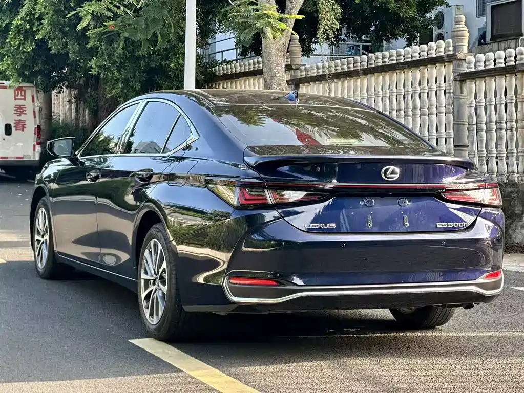 Lexus ES — фото 9
