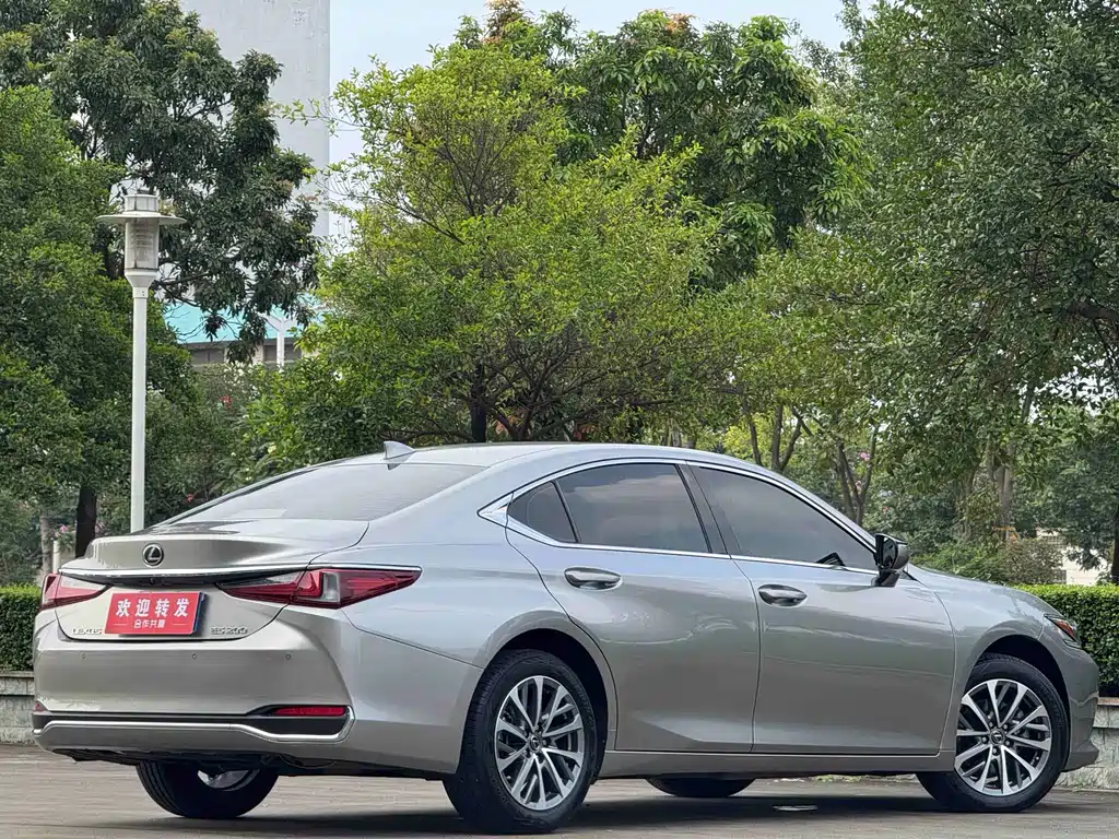 Lexus ES — фото 4