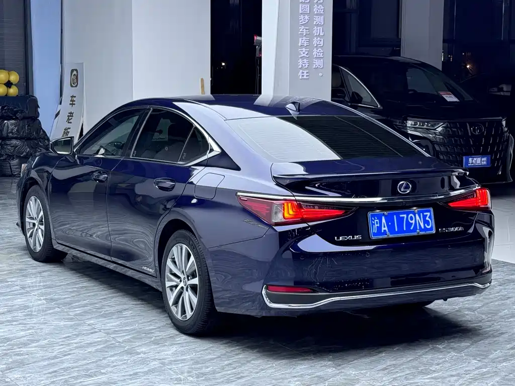 Lexus ES — фото 4