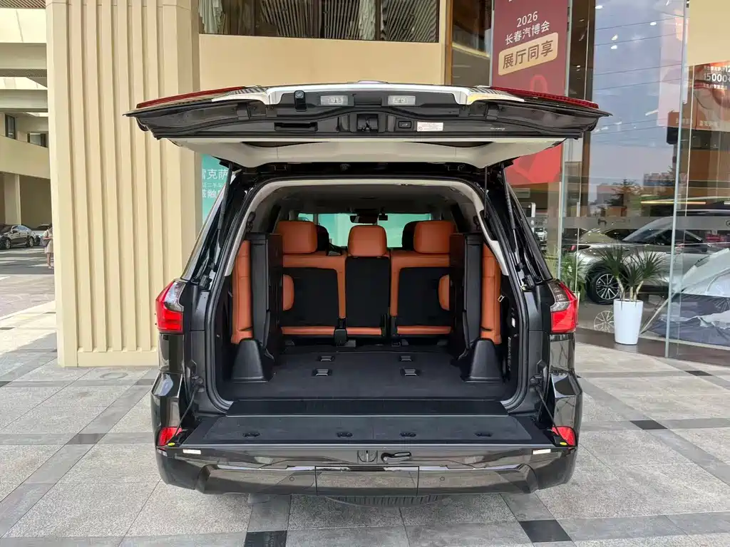 Lexus LX — фото 9