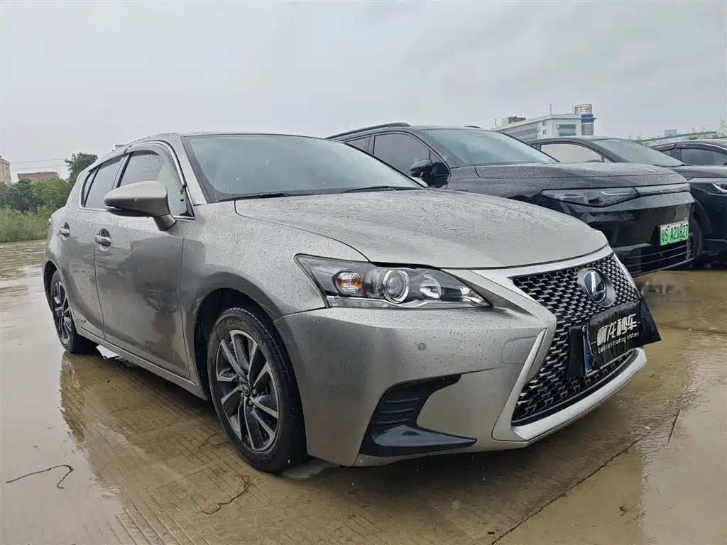 Lexus CT — фото 2
