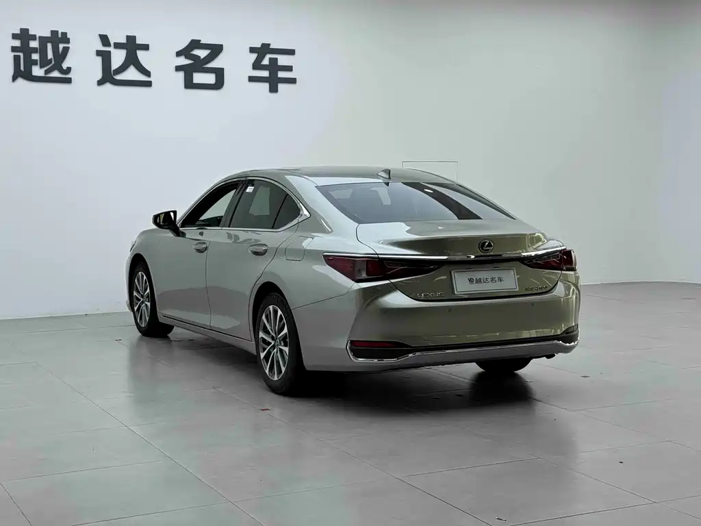 Lexus ES — фото 19