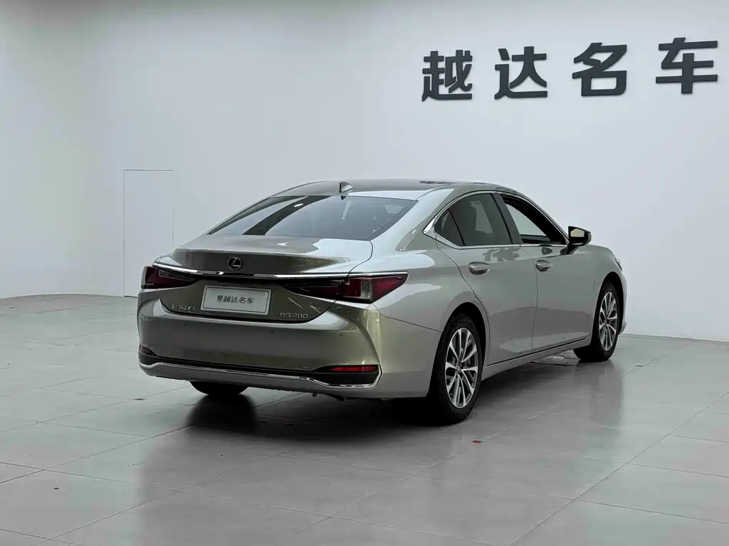 Lexus ES — фото 21