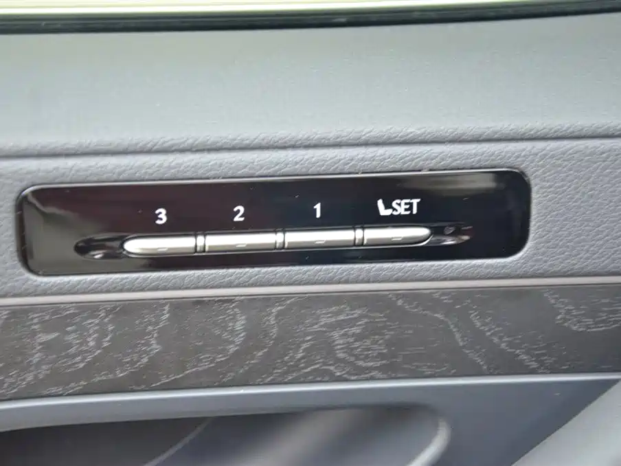 Lexus LX — фото 11