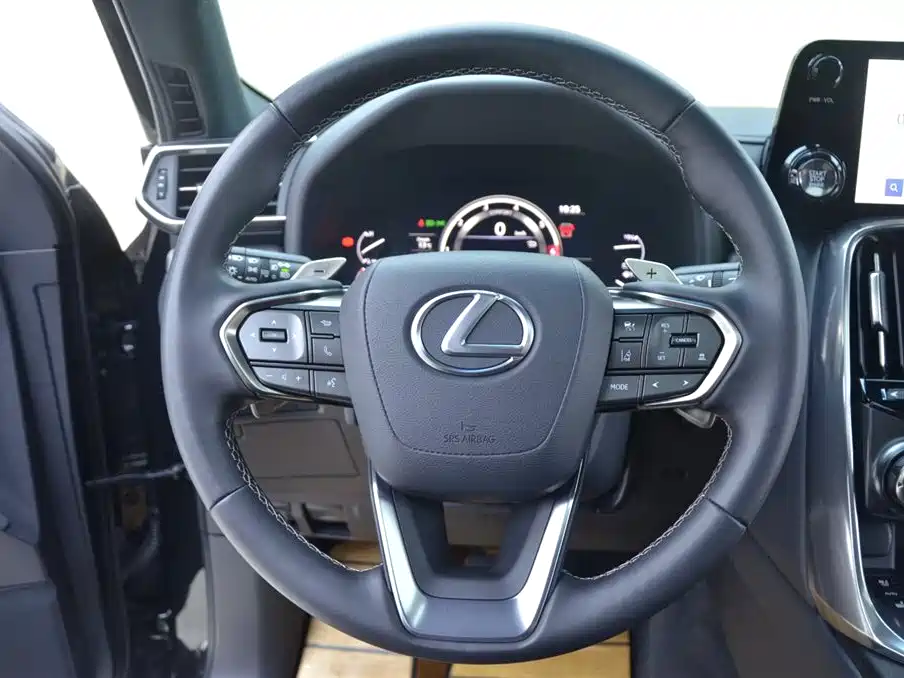 Lexus LX — фото 9