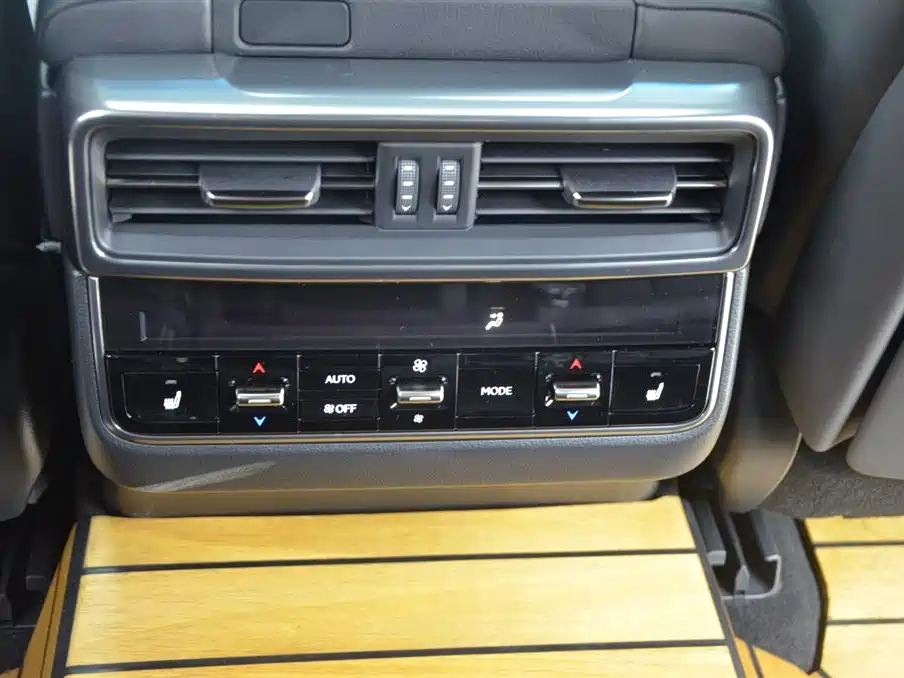 Lexus LX — фото 10