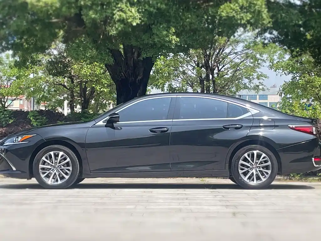 Lexus ES — фото 5