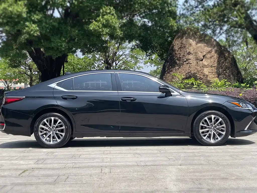 Lexus ES — фото 8