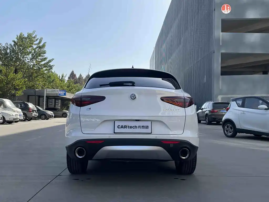 Alfa Romeo Stelvio — фото 8