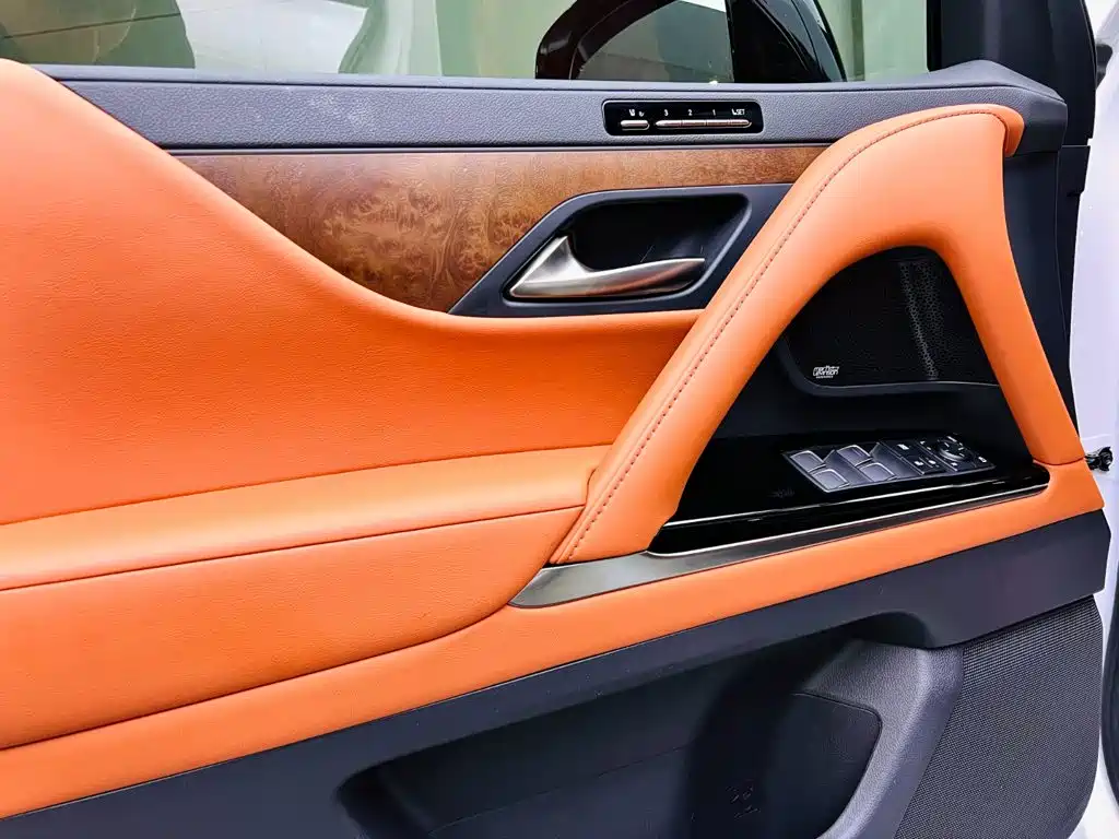 Lexus LX — фото 11