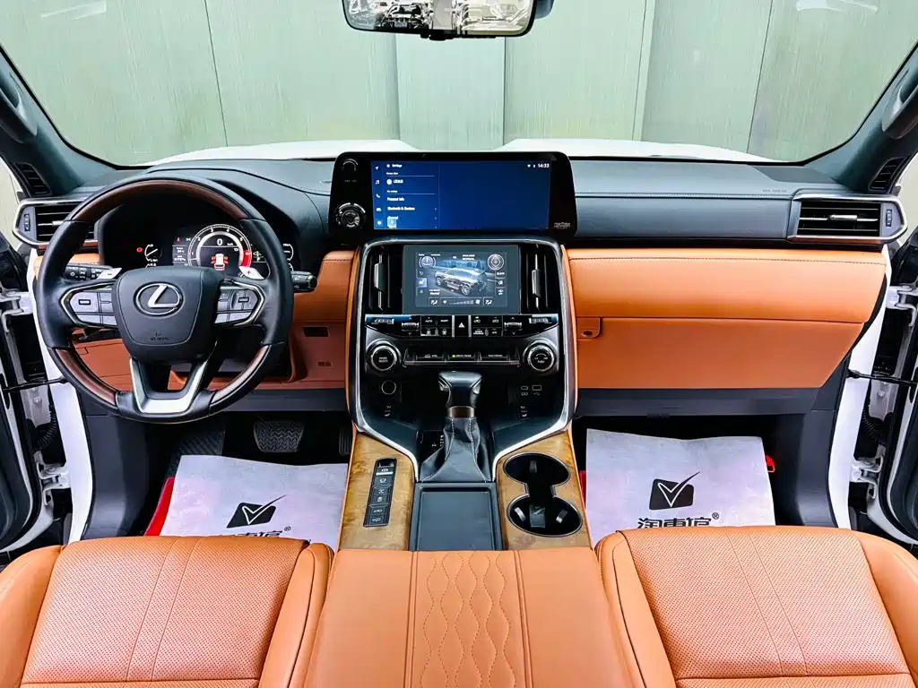 Lexus LX — фото 9