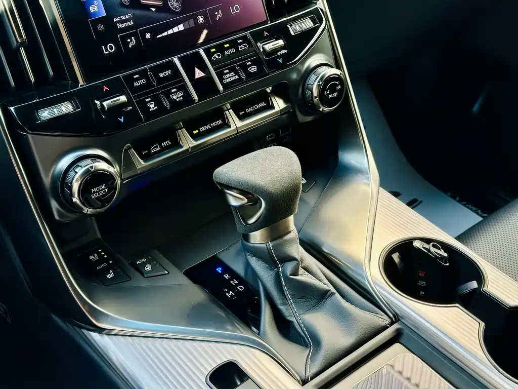 Lexus LX — фото 11