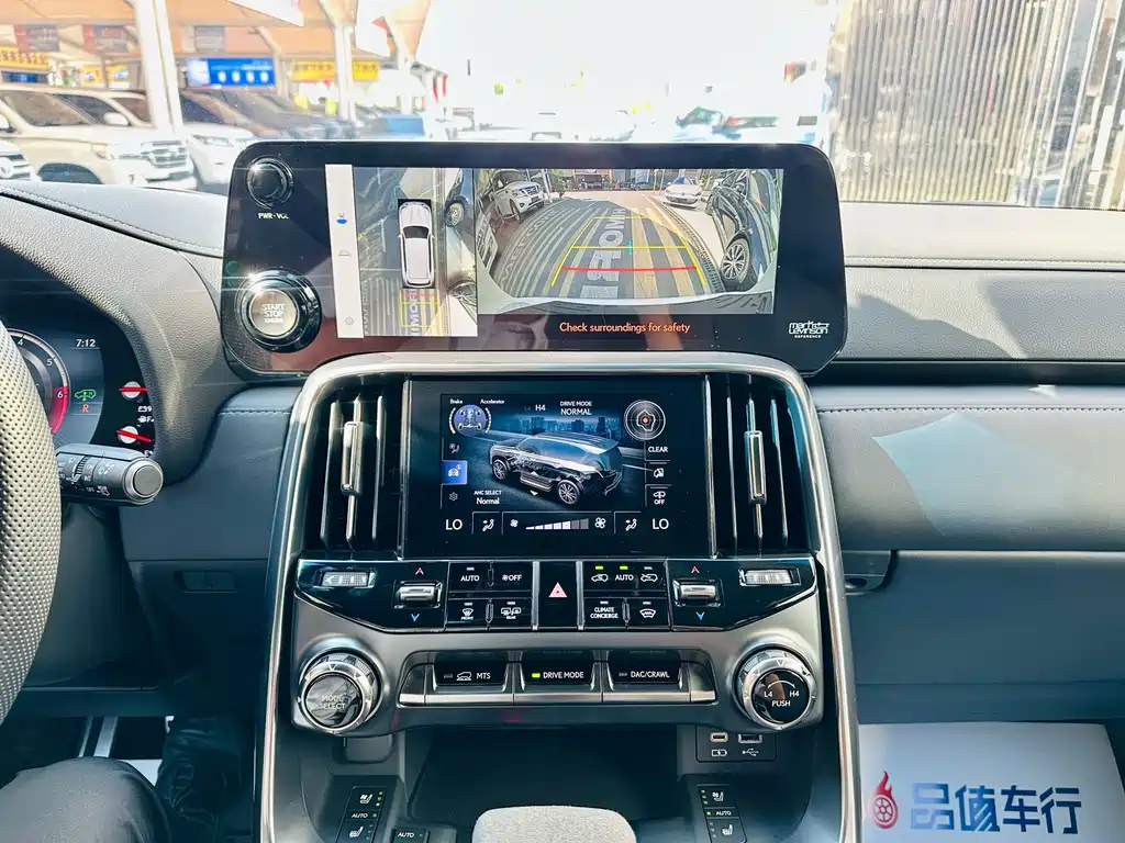 Lexus LX — фото 13