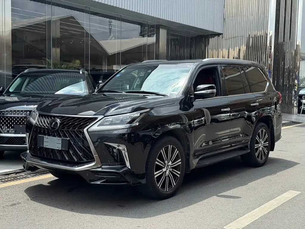Lexus LX — фото 11