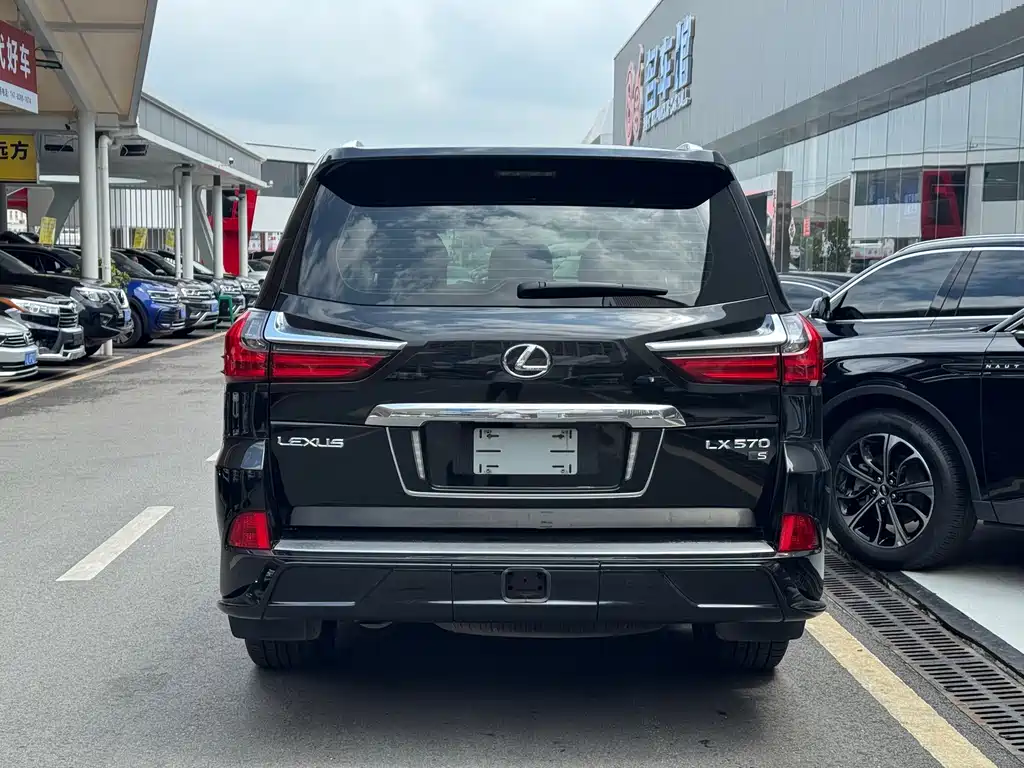 Lexus LX — фото 14