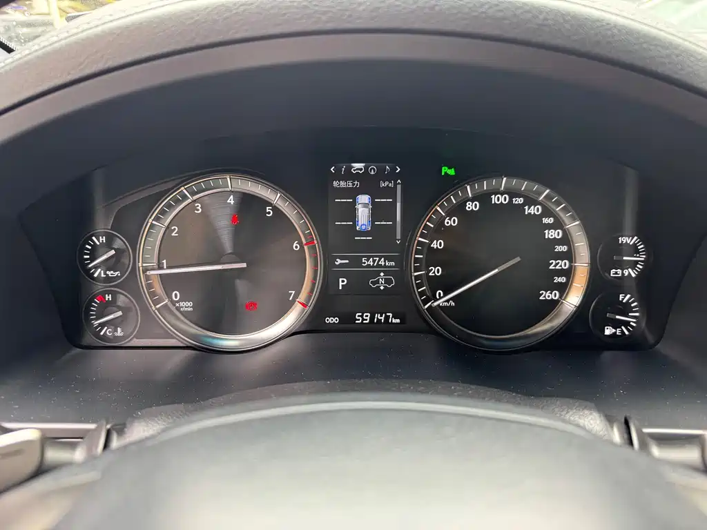 Lexus LX — фото 17