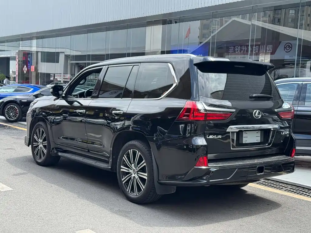 Lexus LX — фото 3