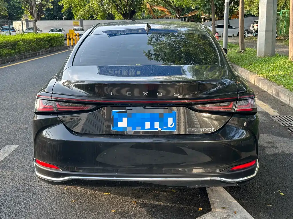 Lexus ES — фото 10