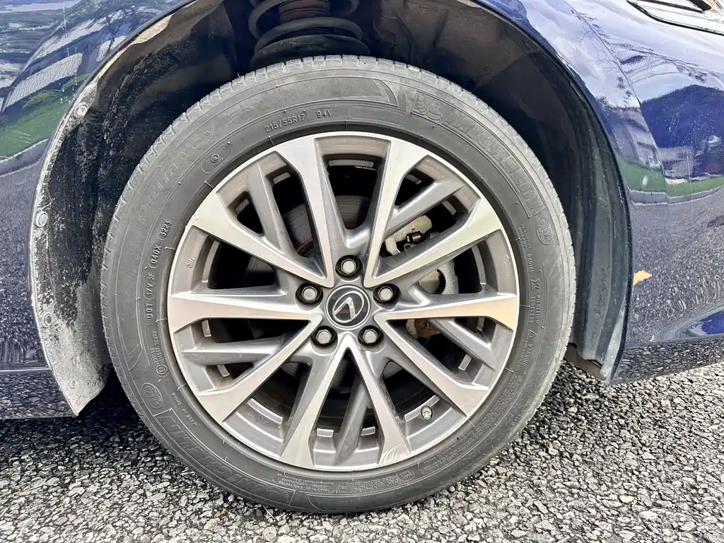 Lexus ES — фото 15